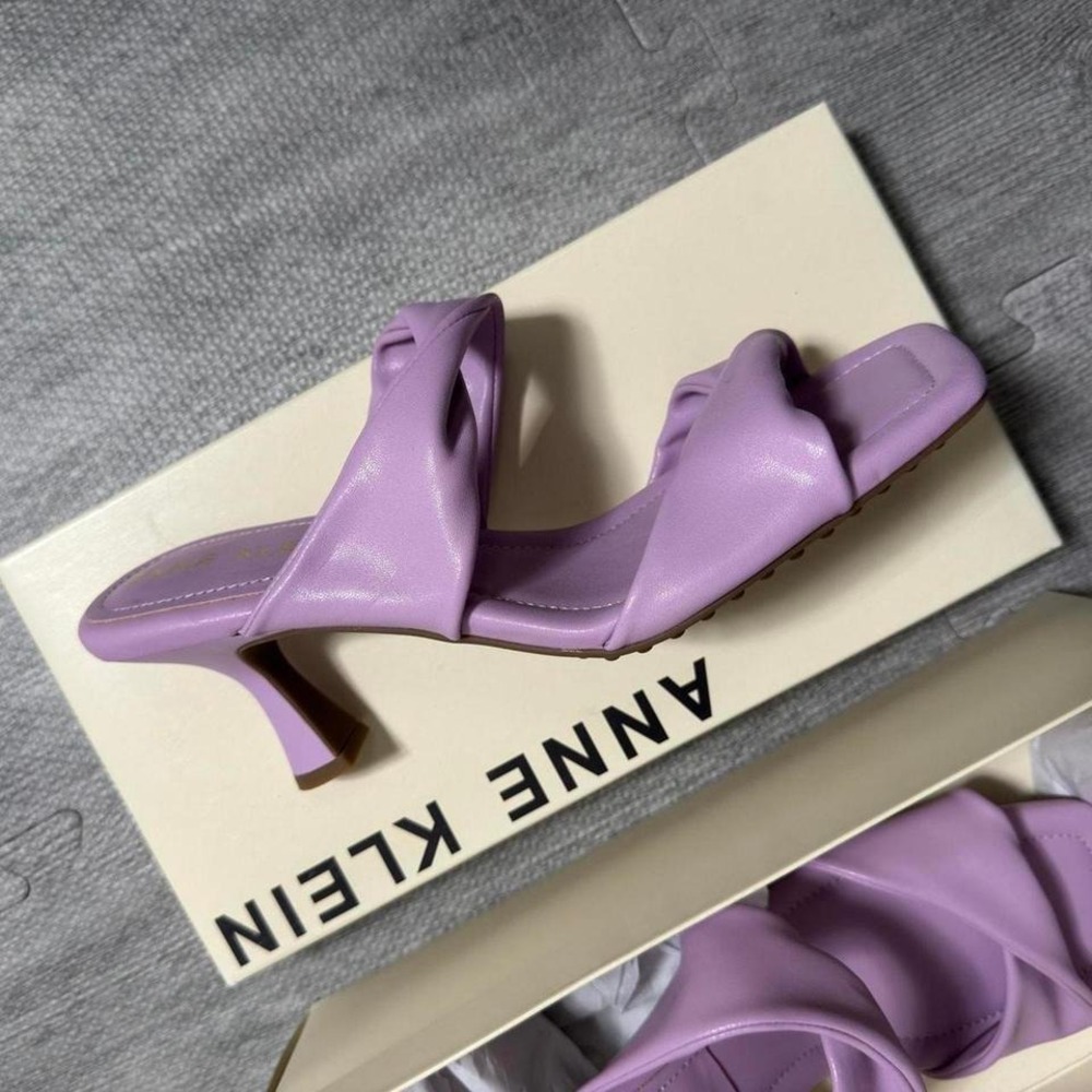 NIB Anne Klein Juliana Twisted Strap Square Toe Kitten Heel Mules Women's 9